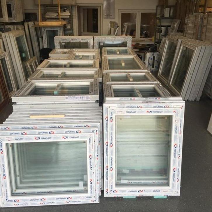 Opruiming - PVC raamkozijnen op voorraad tegen lage prijzen, Doe-het-zelf en Bouw, Glas en Ramen, Nieuw, Gevelraam of Ruit, Dubbelglas
