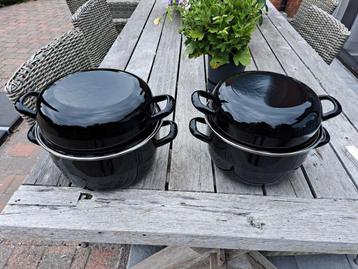 2 Grote mosselpotten. beschikbaar voor biedingen