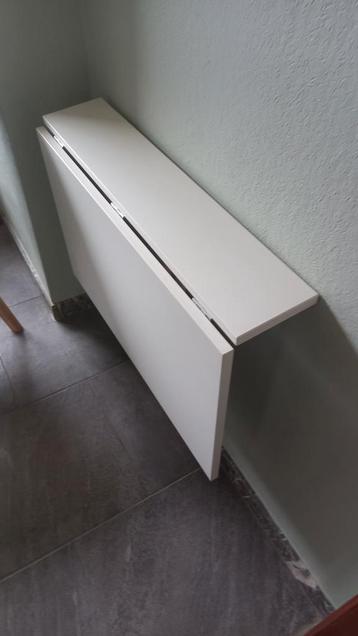 Wandtafel  beschikbaar voor biedingen