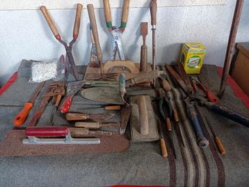 Un lot de près de 30 outils beschikbaar voor biedingen