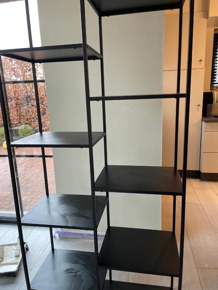 Boekenrek zwart metaal, Huis en Inrichting, Woonaccessoires | Wandplanken en Boekenplanken, Zo goed als nieuw, Ophalen