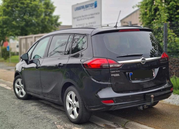 Opel zafira 20cdti new model clima 240mkm 3800€, Auto's, Opel, Particulier, Zafira, Diesel, Euro 5, Monovolume, 5 deurs, Handgeschakeld