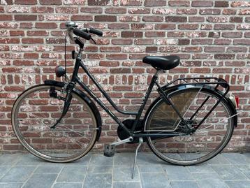 Mooie vintage damesfiets in zeer goede staat beschikbaar voor biedingen