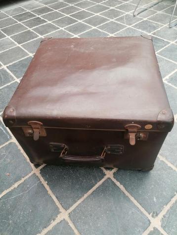 Oude koffer Real Vulcan beschikbaar voor biedingen