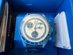 MISSION TO THE SUPER BLUE MOONPHASE SWATCH OMEGA, Handtassen en Accessoires, Horloges | Heren, Kunststof, Polshorloge, Nieuw, Kunststof