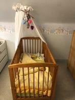 Houten babybed met matras, Kinderen en Baby's, Babywiegjes en Ledikanten, Ophalen of Verzenden, Zo goed als nieuw