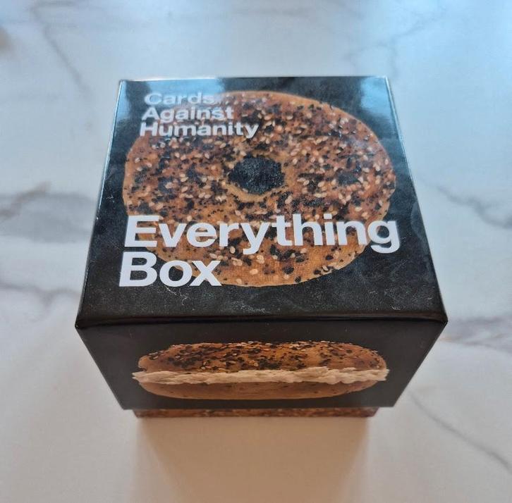 Cards Against Humanity Everything Box, Hobby & Loisirs créatifs, Jeux de société | Jeux de plateau, Comme neuf, Enlèvement