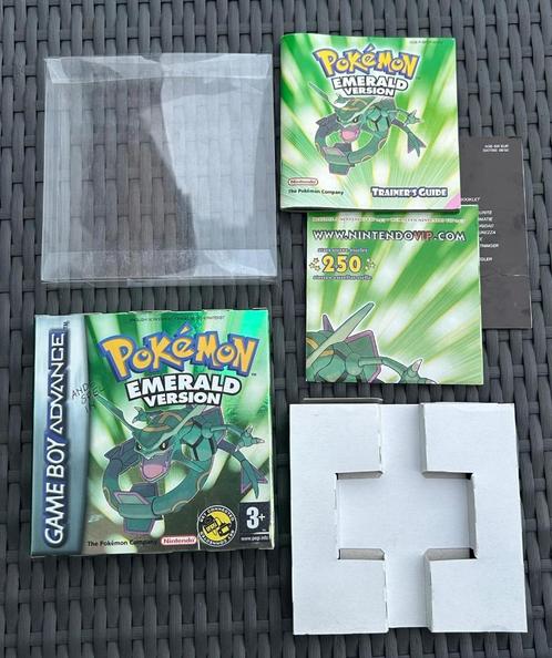 Game Boy Advance Pokémon Emerald doosje en handleiding, Games en Spelcomputers, Games | Nintendo Game Boy, Gebruikt, Avontuur en Actie