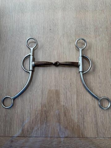 Enkel gebroken bit met lange shanks beschikbaar voor biedingen