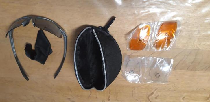 Vélo (lunettes + pompes + sacoches + bananes + compteur), Fietsen en Brommers, Fietsaccessoires | Overige Fietsaccessoires, Ophalen of Verzenden