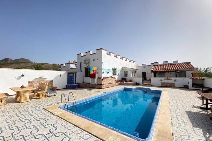 Spanje (Andalusië)- villa met 3slpkmrs -2bdkms en zwembad, Immo, Buitenland, Spanje, Woonhuis, Landelijk