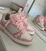 LV sneakers, Kleding | Dames, Schoenen, Nieuw, Ophalen of Verzenden, Sneakers, Roze