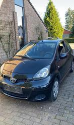 Toyota Aygo 1.0 benzine – 2011, Auto's, Toyota, Voorwielaandrijving, Stof, Zwart, Airbags