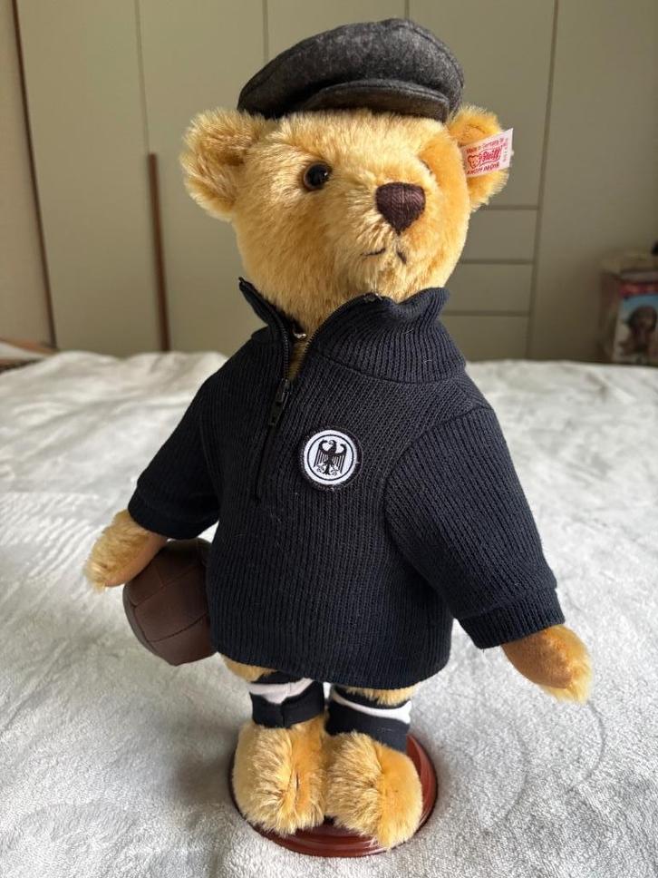 Steiff Toni de doelman, Verzamelen, Beren en Cherished Teddies, Zo goed als nieuw, Stoffen beer, Steiff, Ophalen of Verzenden
