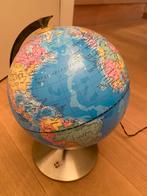 Wereldbol met sterrenhemel/constellaties -verlicht in donker, Ophalen, Verlicht