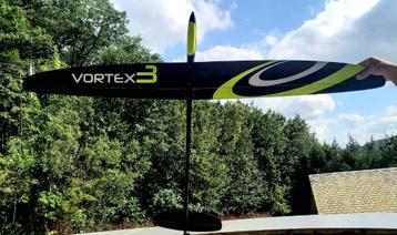 Planeur RC DLG VORTEX 3  1mètre50 NEUF  disponible aux enchères