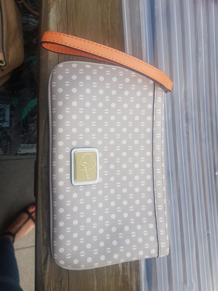 Clutch van Guess, Ophalen, Zo goed als nieuw