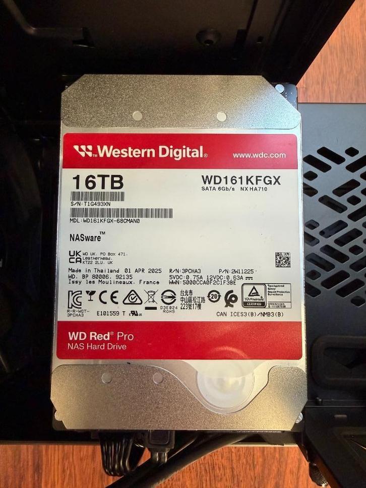 WD Red Pro WD161KFGX 16TB (2 stuks), Computers en Software, Harde schijven, Zo goed als nieuw, Desktop, Intern, HDD, SATA, Ophalen of Verzenden
