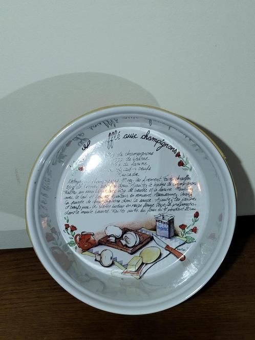 Franse Soufflé-pot met recept “le Soufflé aux Champignons”, Huis en Inrichting, Woonaccessoires | Schalen en Manden, Gebruikt