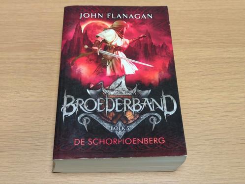 John Flanagan - De schorpioenberg, Boeken, Kinderboeken | Jeugd | 10 tot 12 jaar, Gelezen, Ophalen of Verzenden