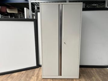 Draaideurkast 196 x 100 x 45 beschikbaar voor biedingen
