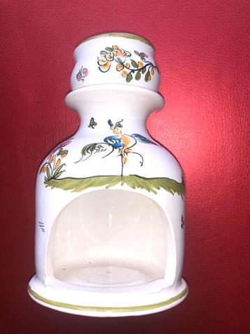 Moustier verbrandt parfum beschikbaar voor biedingen