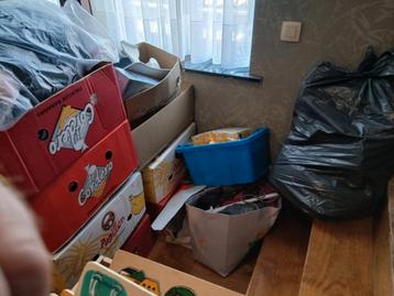 Gigantische hoeveelheid rommelmarkt spullen beschikbaar voor biedingen