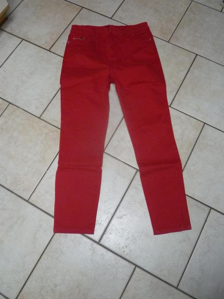 Lola & Liza rode broek maat 40, Kleding | Dames, Broeken en Pantalons, Nieuw, Maat 38/40 (M), Rood, Lang, Ophalen of Verzenden