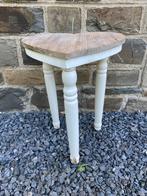Petite table d’appoint en forme de coeur, Huis en Inrichting, Tafels | Bijzettafels, Ophalen, Zo goed als nieuw