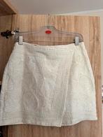 Jupe blanche.   taille M . H&m, Kleding | Dames, Rokken, H&M, Beige, Zo goed als nieuw, Boven de knie
