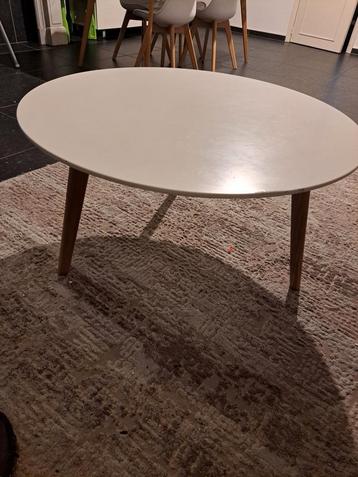 Witte ronde scandinavische salontafel