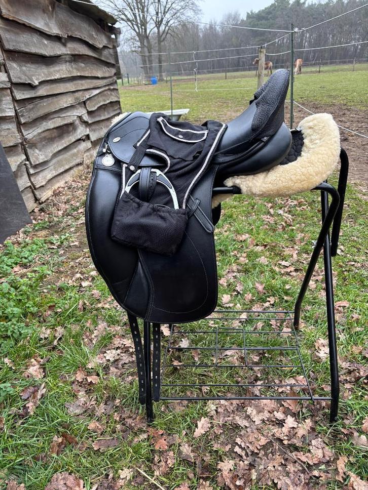 Dressuurzadel kentaur afrodite, Animaux & Accessoires, Chevaux & Poneys | Selles, Comme neuf, Dressage, Enlèvement