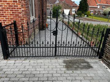 sierlijke metalen poort – 3,3 meter breed – af te halen beschikbaar voor biedingen