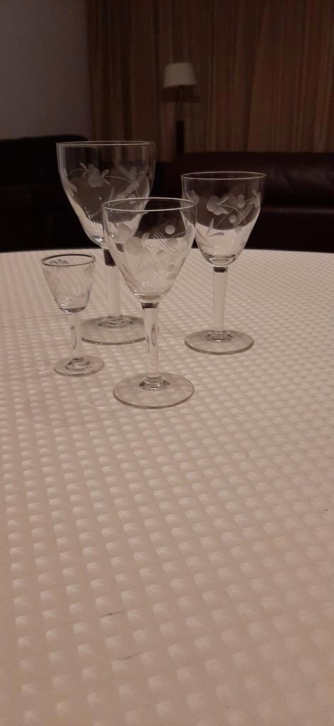 24-delige set wijnglazen,  vintage, Verzamelen, Glas en Drinkglazen, Ophalen of Verzenden