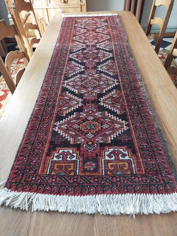 Tafel loper  beschikbaar voor biedingen