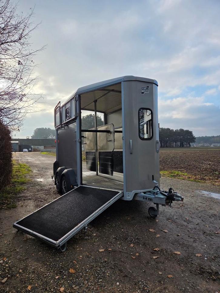 Ifor Williams HB511 - avance - 2017 - garantie, Animaux & Accessoires, Chevaux & Poneys | Semi-remorques & Remorques, Remorque 2 chevaux