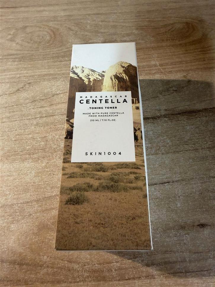 skin1004 - Madagascar Centella Toning Toner - 210ml, Handtassen en Accessoires, Uiterlijk | Lichaamsverzorging, Nieuw, Ophalen of Verzenden