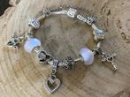 Knappe armband met hartjes, NIEUW, Handtassen en Accessoires, Armbanden, Ophalen of Verzenden, Nieuw, Met strass