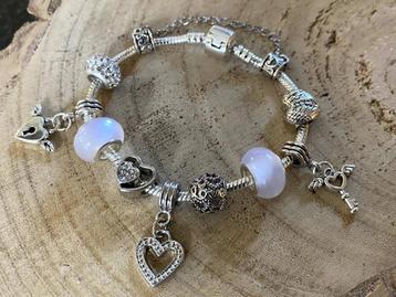 Knappe armband met hartjes, NIEUW beschikbaar voor biedingen