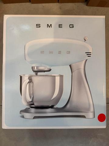 Smeg SMF02RDEU - Rood, Enlèvement, Neuf