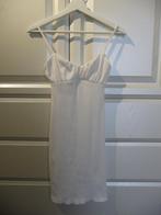 Leuke witte jurk Bershka, Kleding | Dames, Maat 38/40 (M), Wit, Zo goed als nieuw, Boven de knie