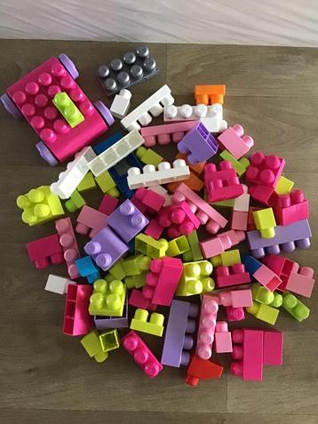 Bouwblokken , 105 stuk plus wagentje en figuren beschikbaar voor biedingen