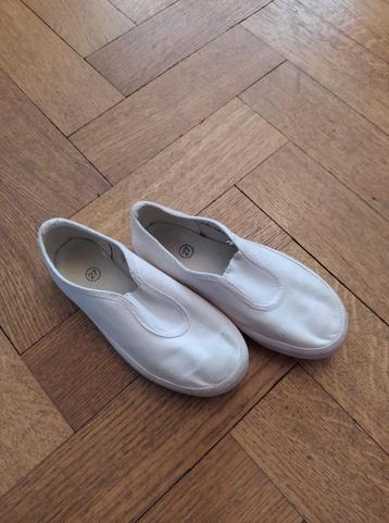 Chaussures de gymnastique beschikbaar voor biedingen