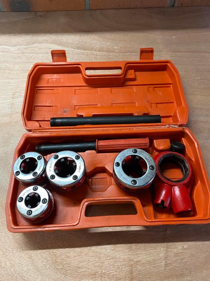 Pijpschroefdraadset PEREL, Doe-het-zelf en Bouw, Gereedschap | Handgereedschap, Zo goed als nieuw, Ophalen