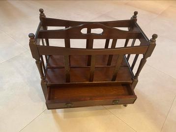 Kranten of tijdschriften houder, Engelse stijl, met lade beschikbaar voor biedingen