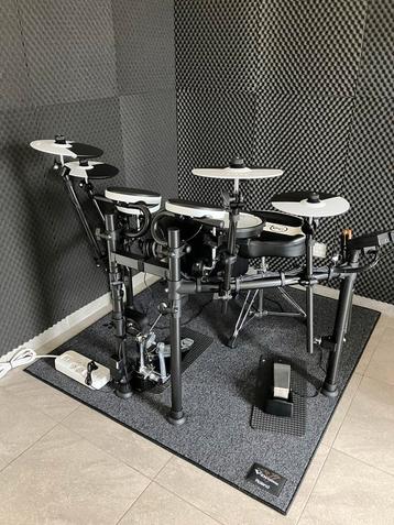 Roland Custom TD-02KV in nieuwstaat beschikbaar voor biedingen