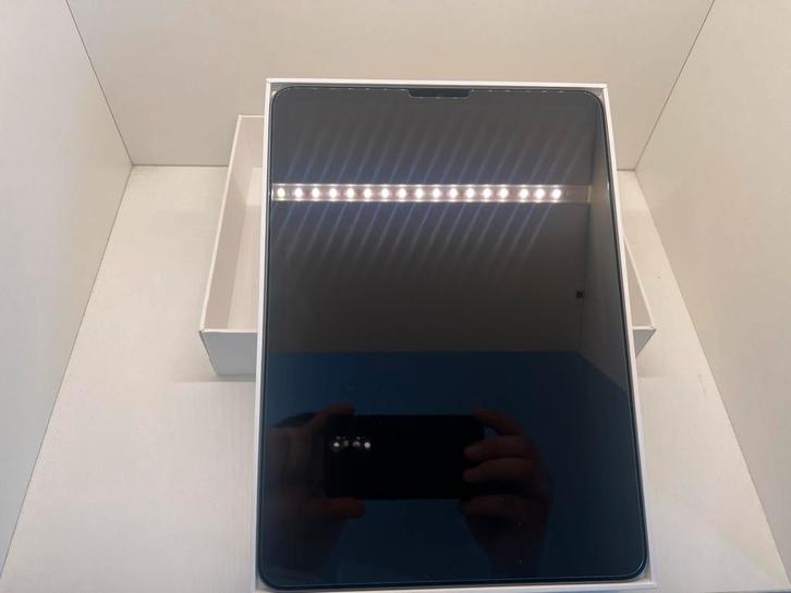 Ipad air 5th gen m1 64gb wifi, Computers en Software, Apple iPads, Zo goed als nieuw, Ophalen