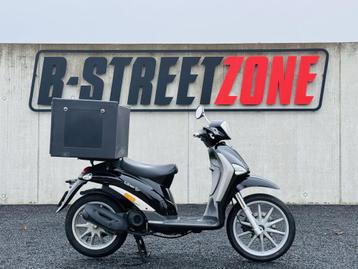 KOOPJE! Occasie Piaggio liberty + koffer beschikbaar voor biedingen