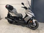 Kawasaki J300 luxescooter met topcase en toerscherm, Motoren, Motoren | Kawasaki, Scooter, 300 cc, Bedrijf, 12 t/m 35 kW