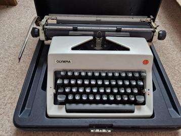 antiek vintage typemachine merk Olympia